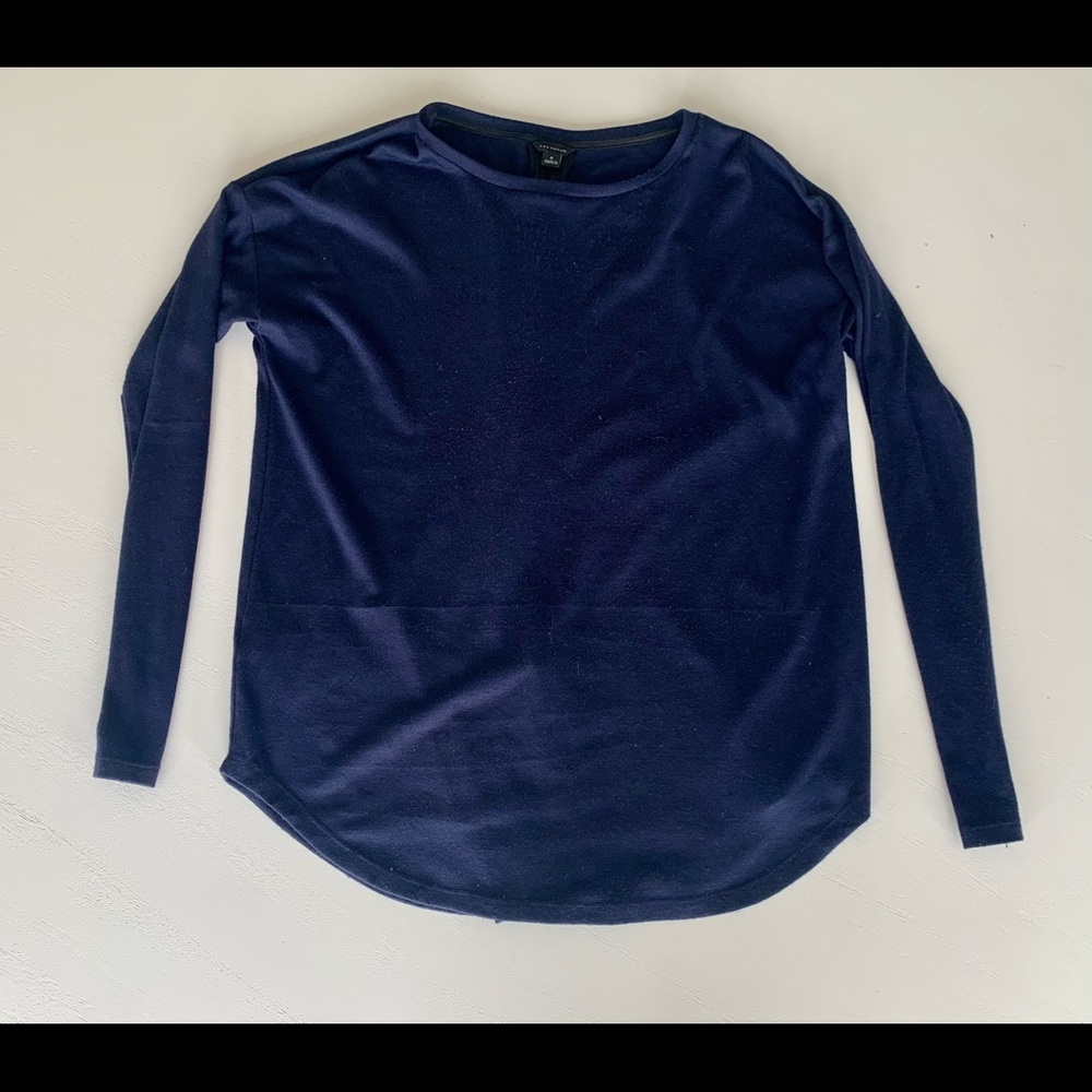 Small long sleeve with zipper in the back